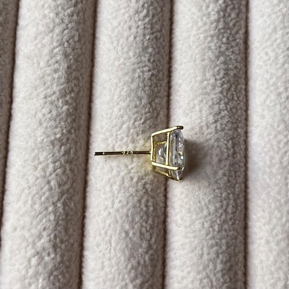 E006 | Bold Princess Cut Stud Earrings - Picture 4 of 5